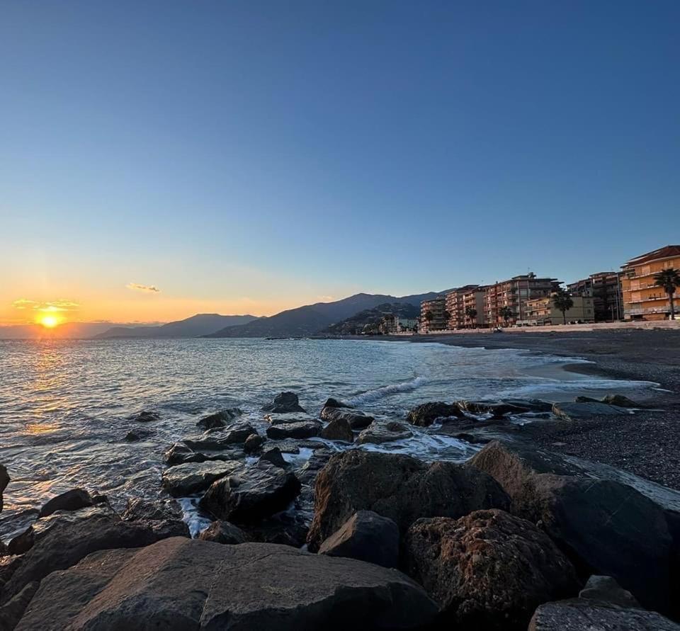 Da Dharma Apartment Ventimiglia Luaran gambar